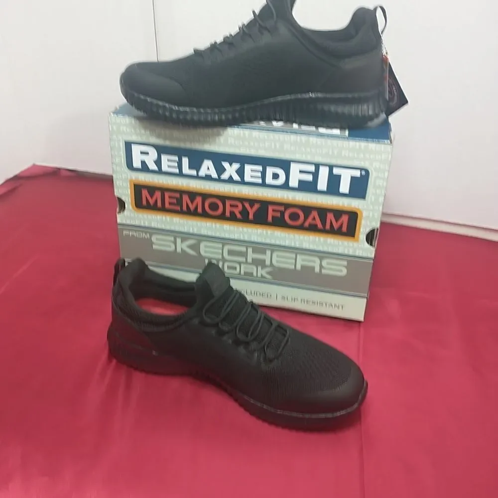 Skechers Womans SZ 9.5 Work Black shoes Memory Foam Slipon Slip Resistant 77260